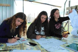 Tarquinia, la Civita - studentesse al lavoro