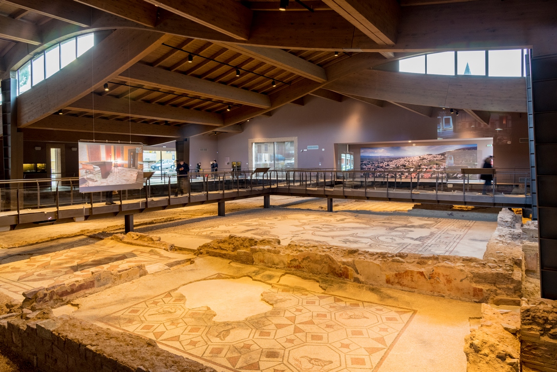 Villa dei Mosaici Spello, interno con panorama