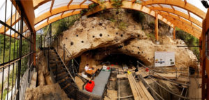 Grotta di Fumane scavi